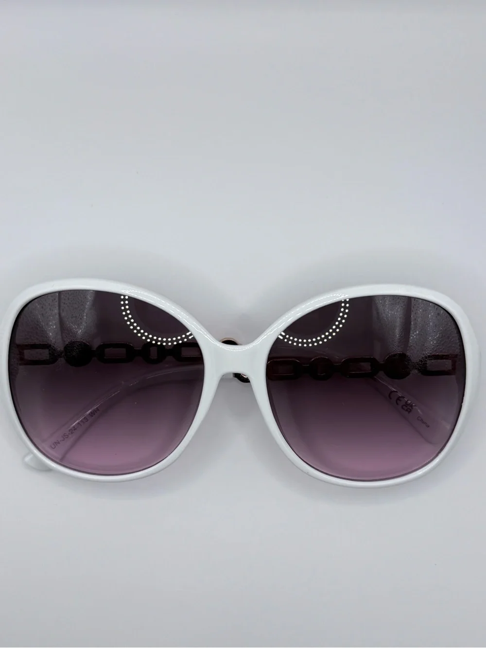 Jessica Simpson White Oversized Sunglasses with Gradient Purple Lenses